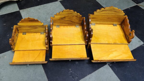 wooden sinhasan